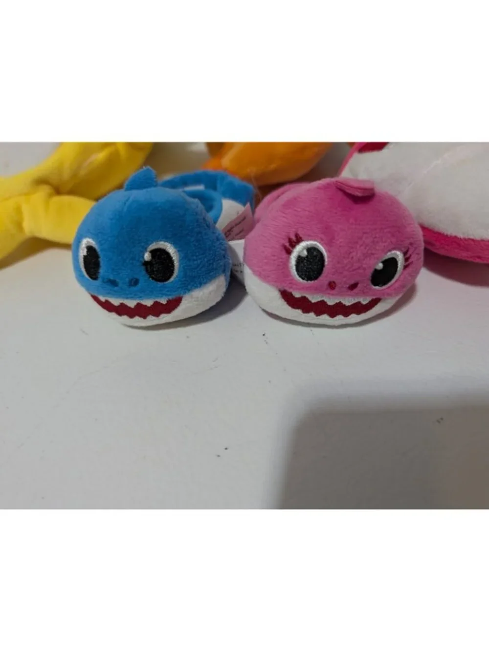 Baby Shark Bundle Yellow interactive, Grandma, Pink Blue plush and 2 bracelets